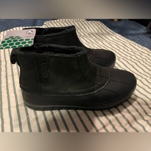 **SOLD**Size 9 Men’s “AllCast Duck Boot” BNWT waterproof / lined